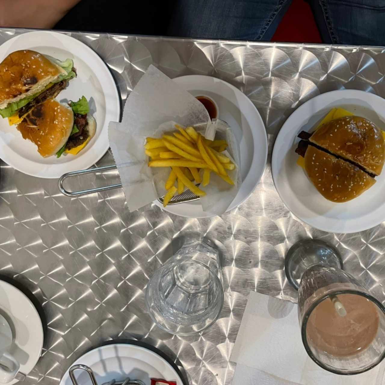 Quesoburguesa con tocino en pan de hamburguesa