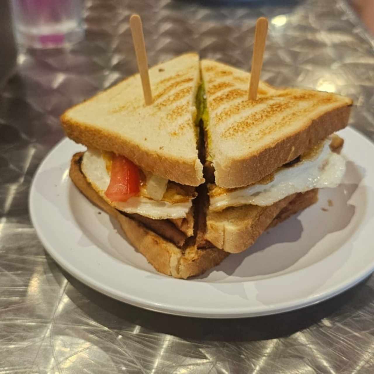 Emparedado Jamón y Huevo