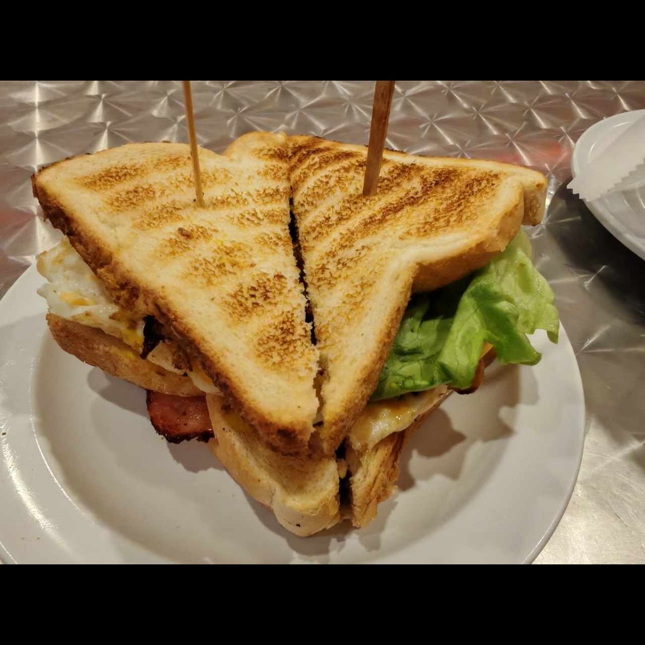 Emparedados - Emparedado con Todo (huevo, jamón, queso y bacon) 