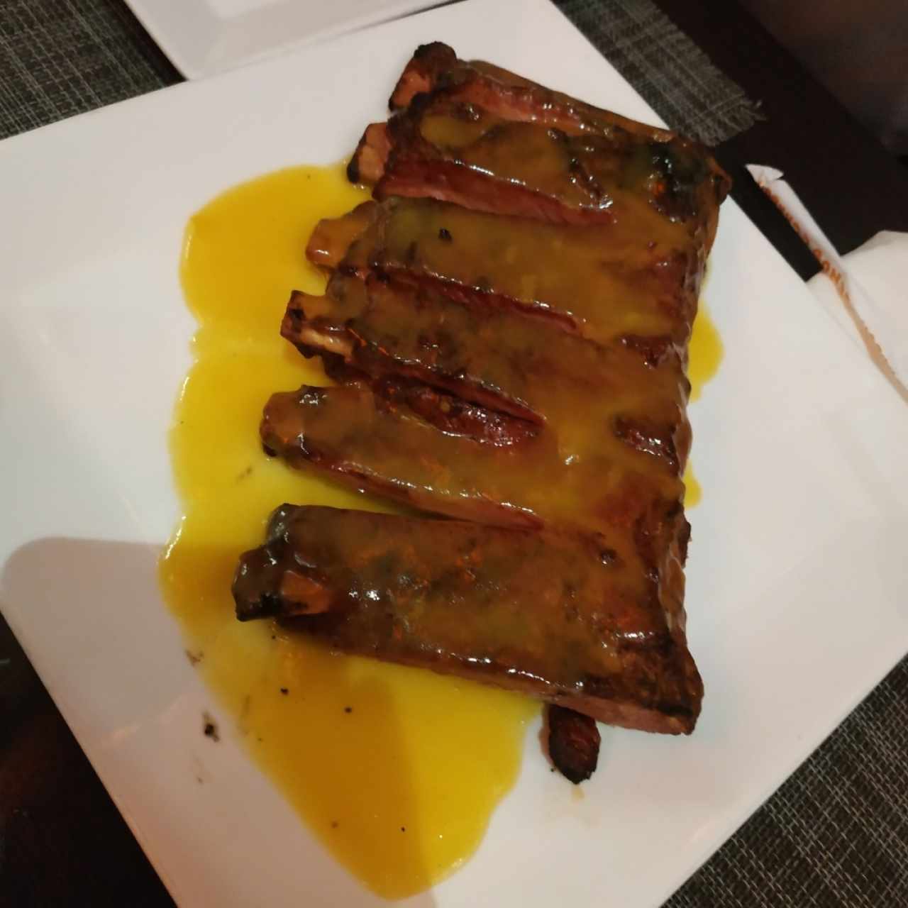 Costillas ahumadas en salsa de naranja