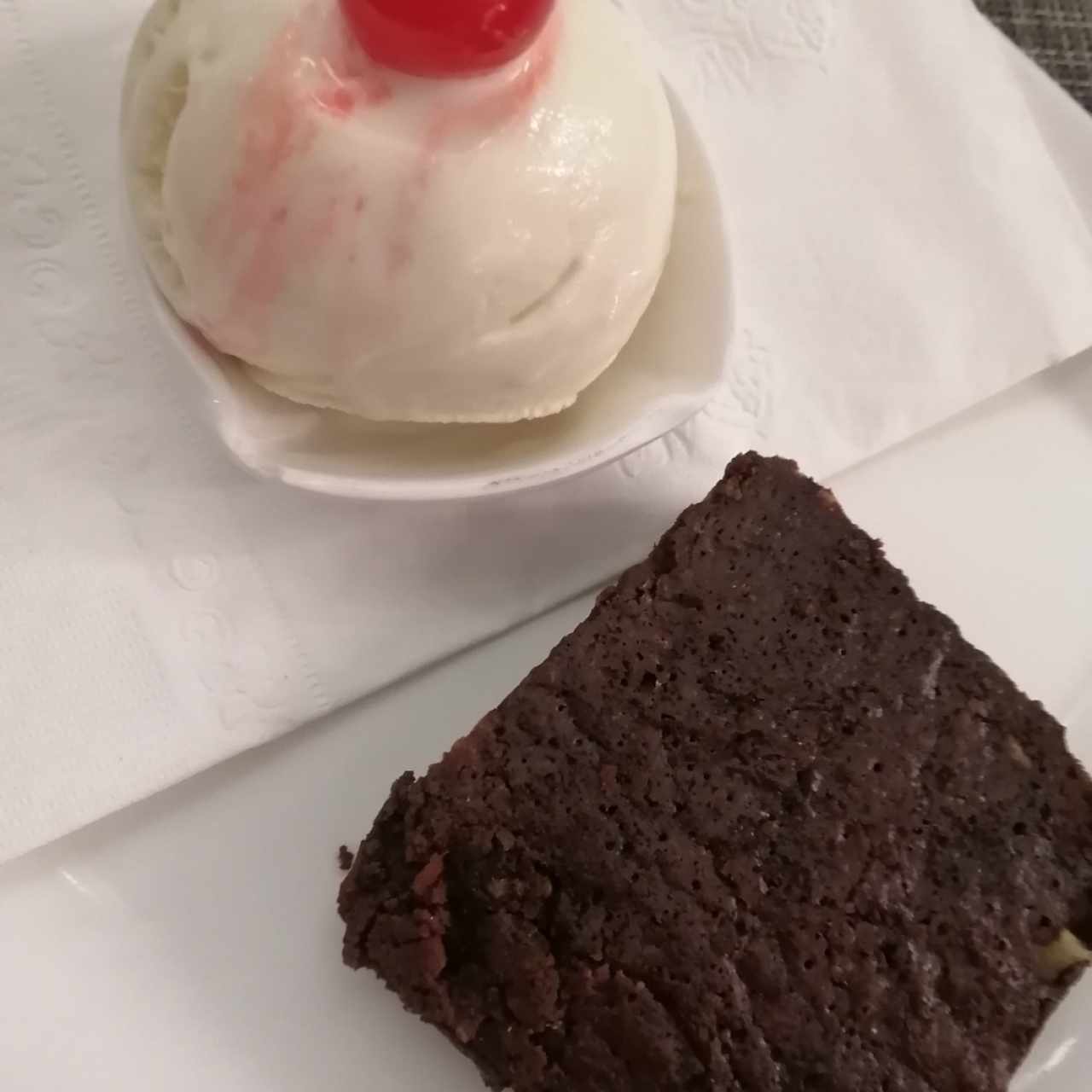 brownie con helado