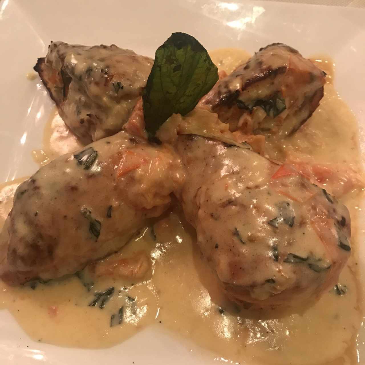 Pollo relleno con camarones