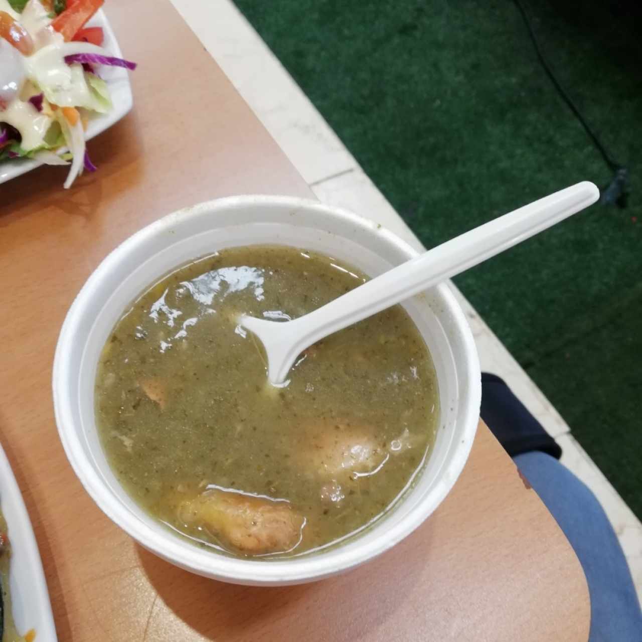 sopa de pollo