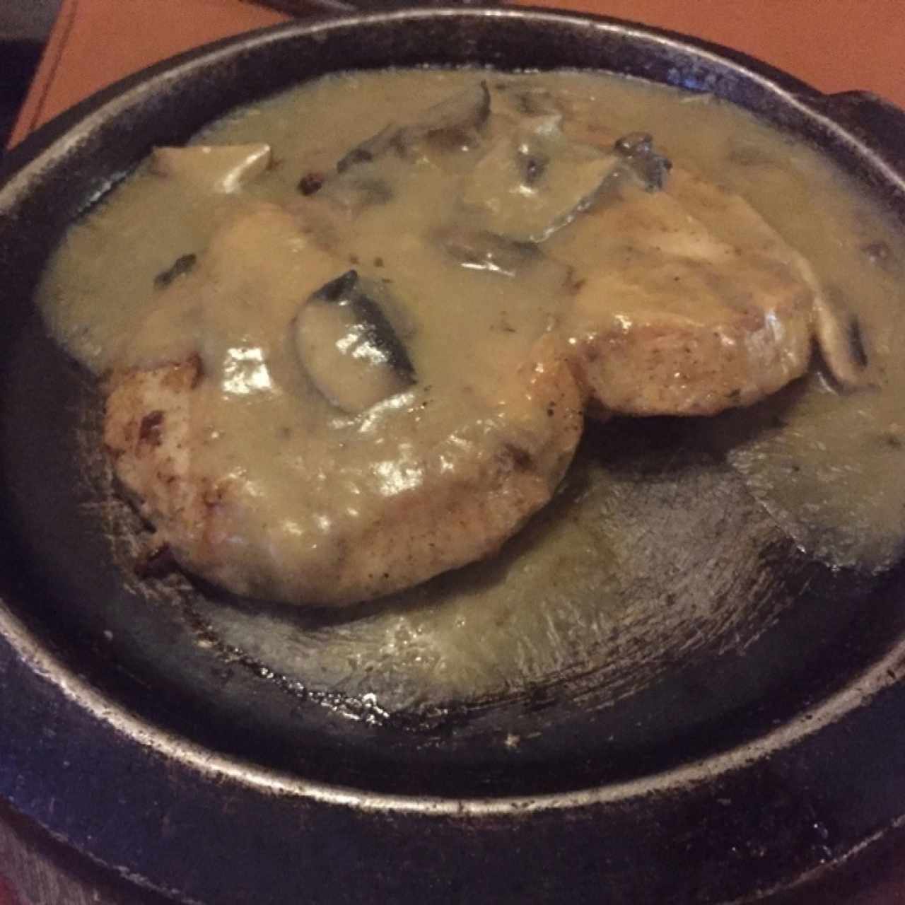 Pollo con champiñones 