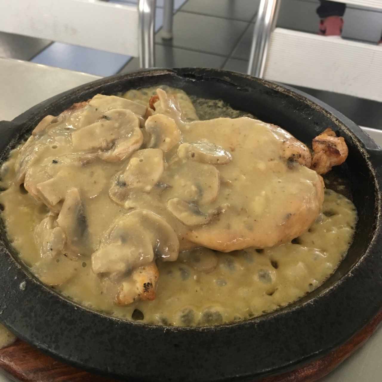 Pollo con champiñones