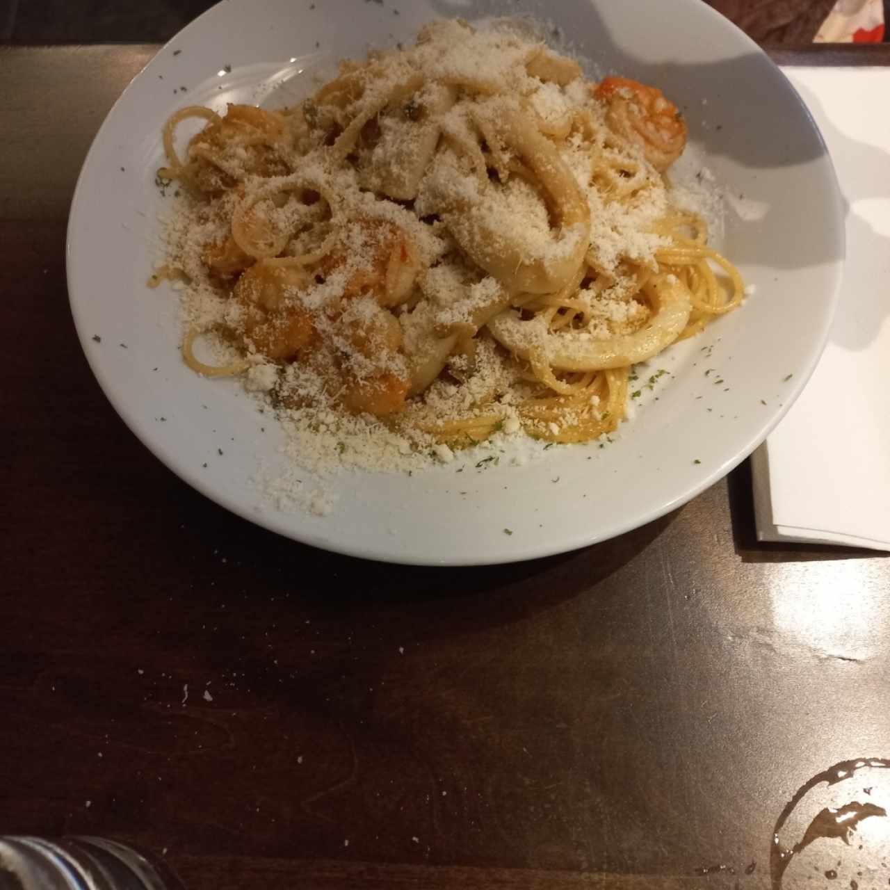 pasta al olió y mariscos