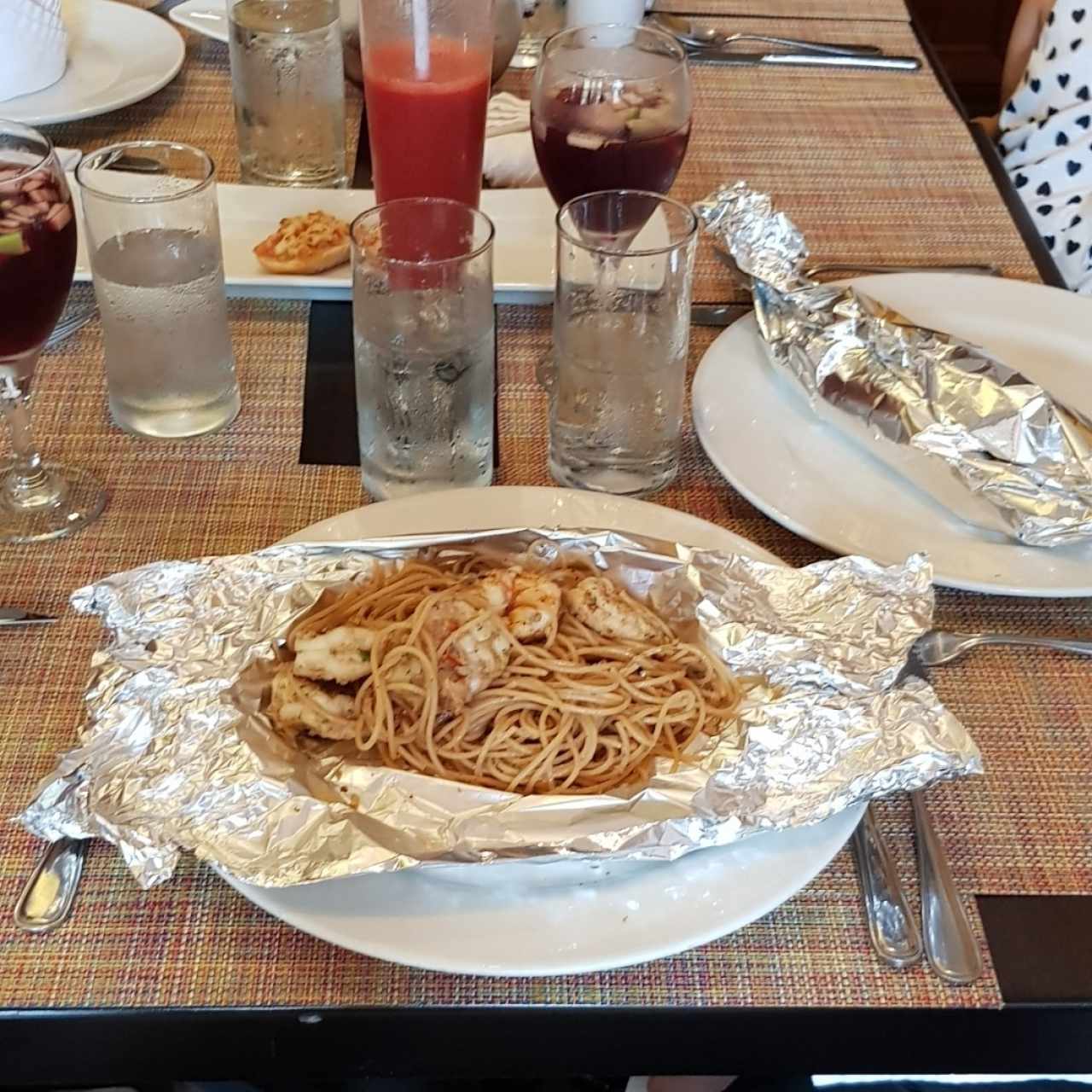 Spaguetti integral al olio al cartucho con langostimos