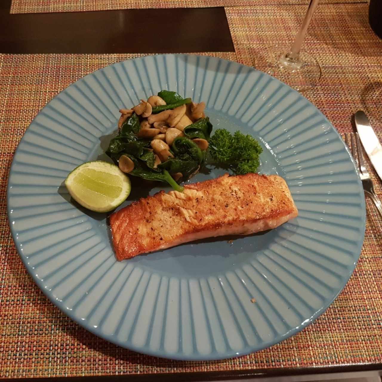 Salmon con champiñones