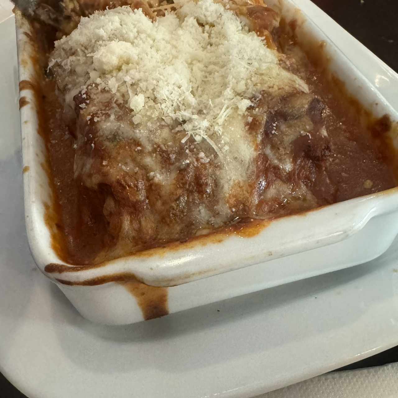 Lasagna de Carne en salsa roja