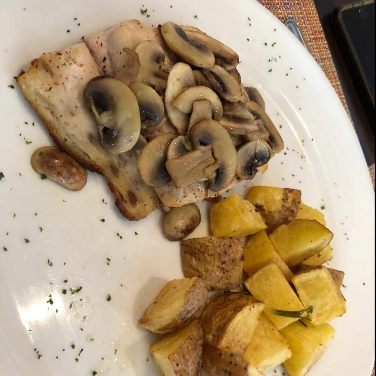 Corvina con hongos