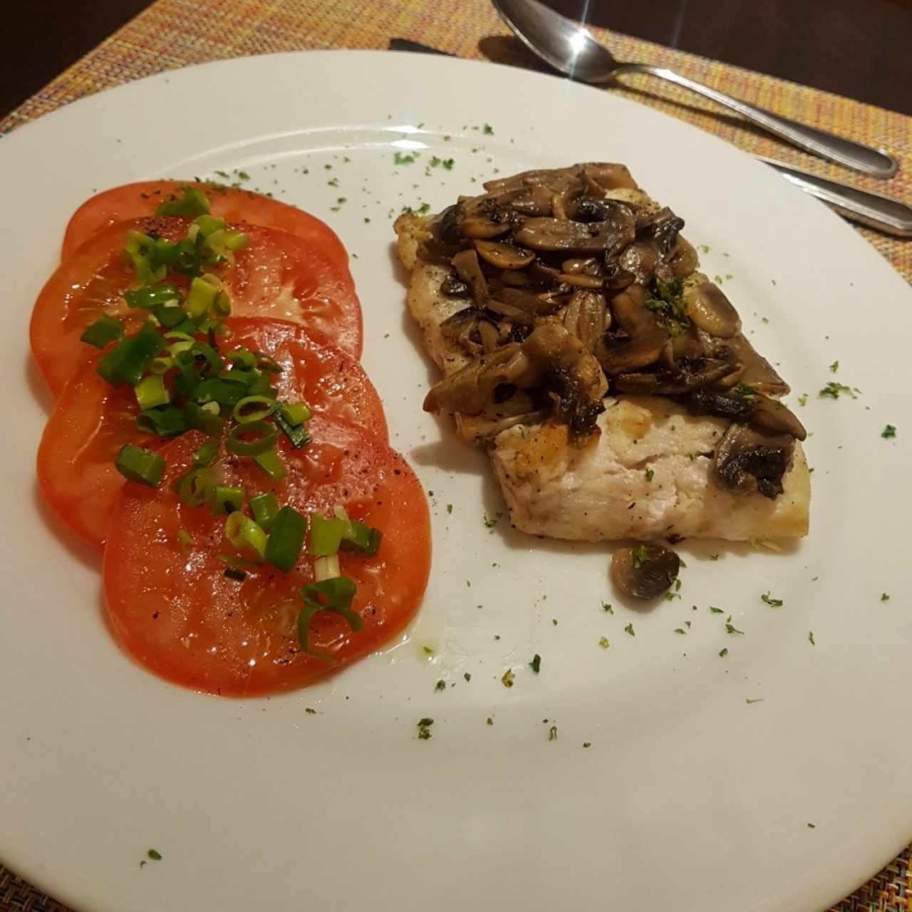 Corvina a la plancha con hongos