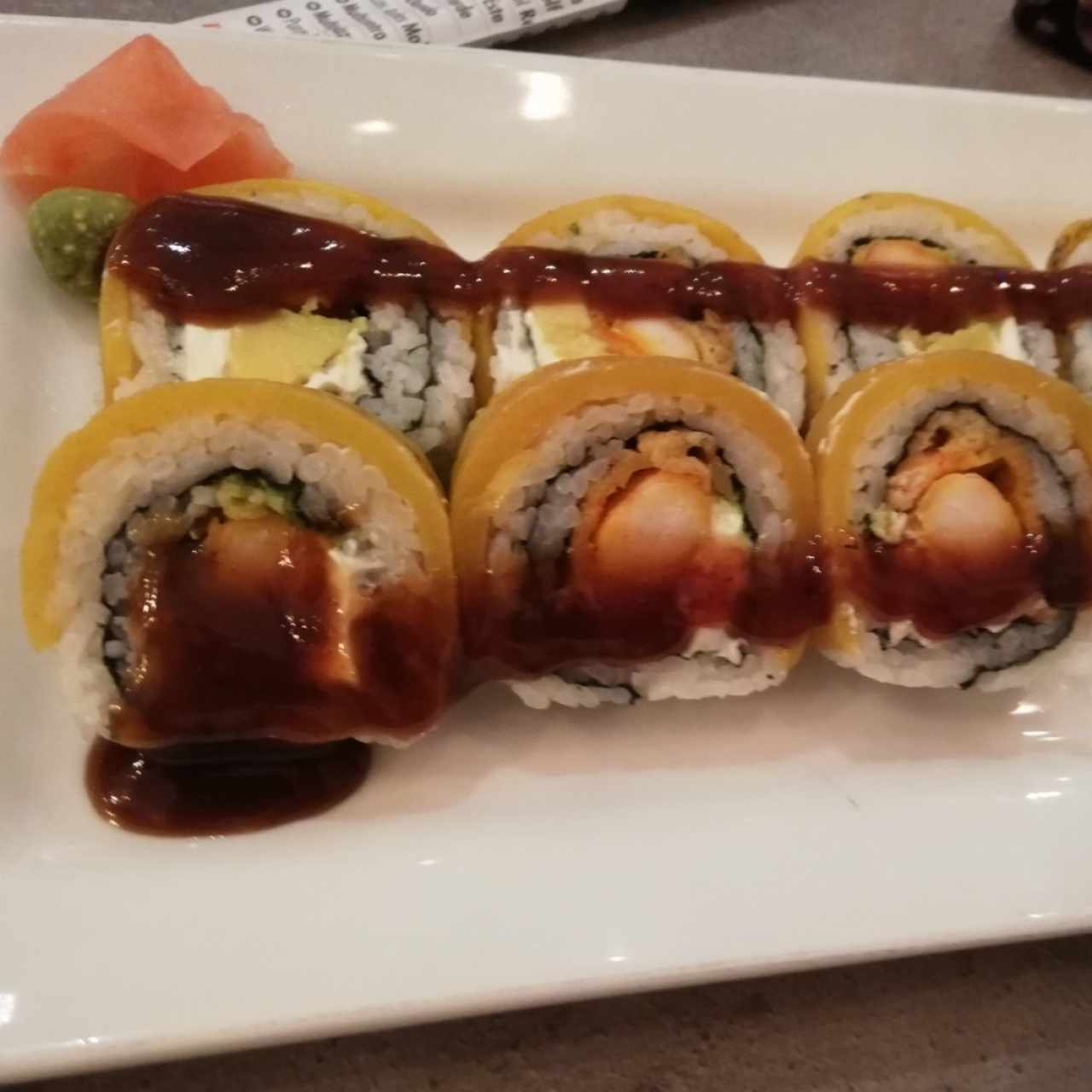 roll con camarón y plátano