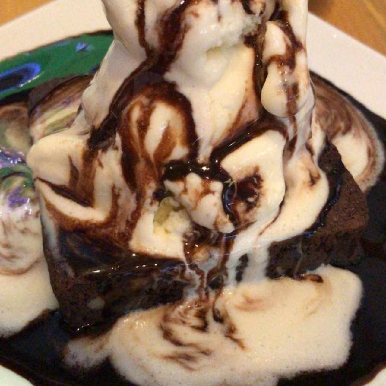 brownie con helado 