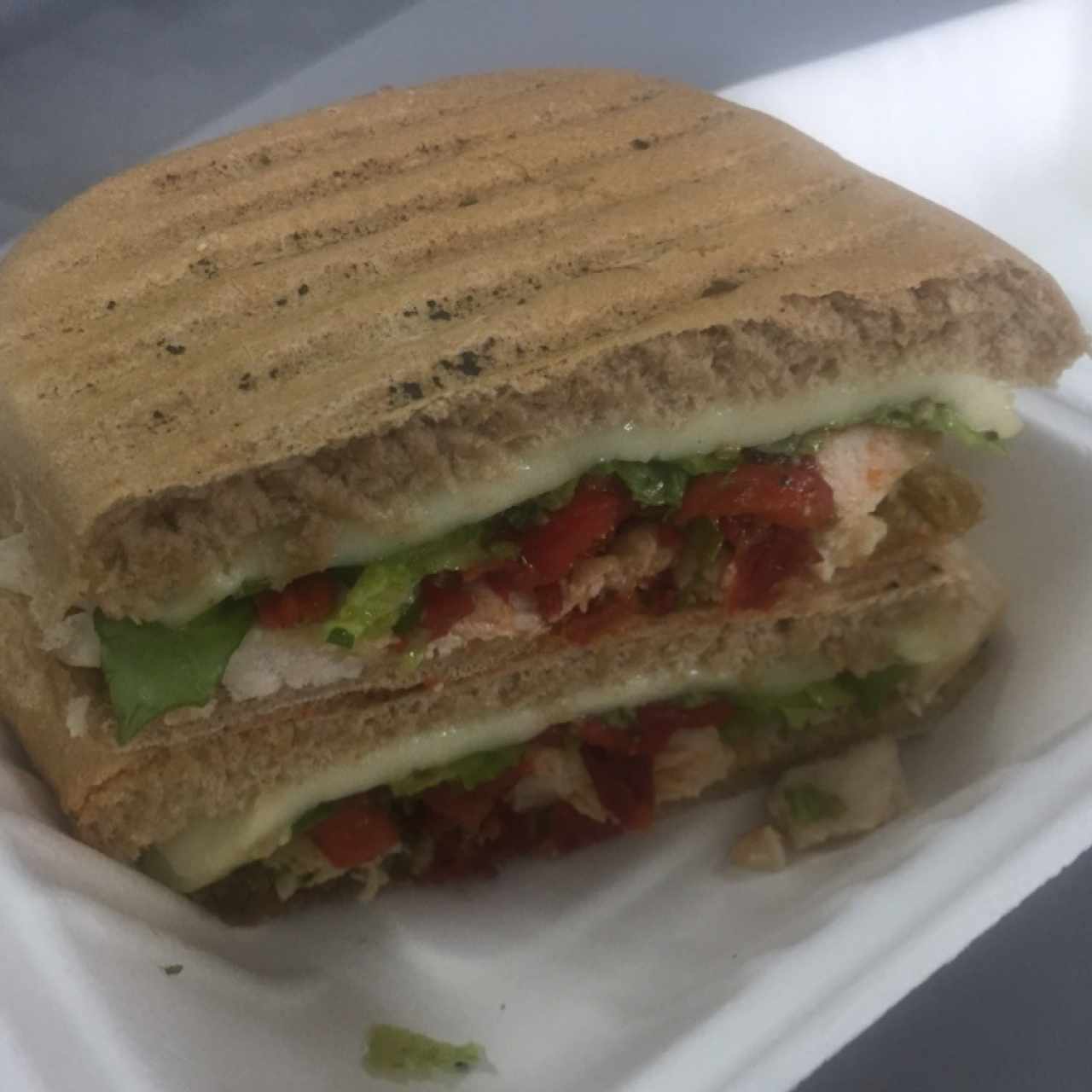 Panini Chicken Toscana en Pan Integral