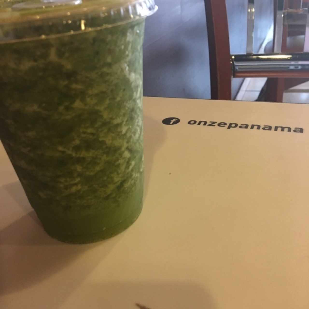 green power. kale, piña, pepino, limon y chia.