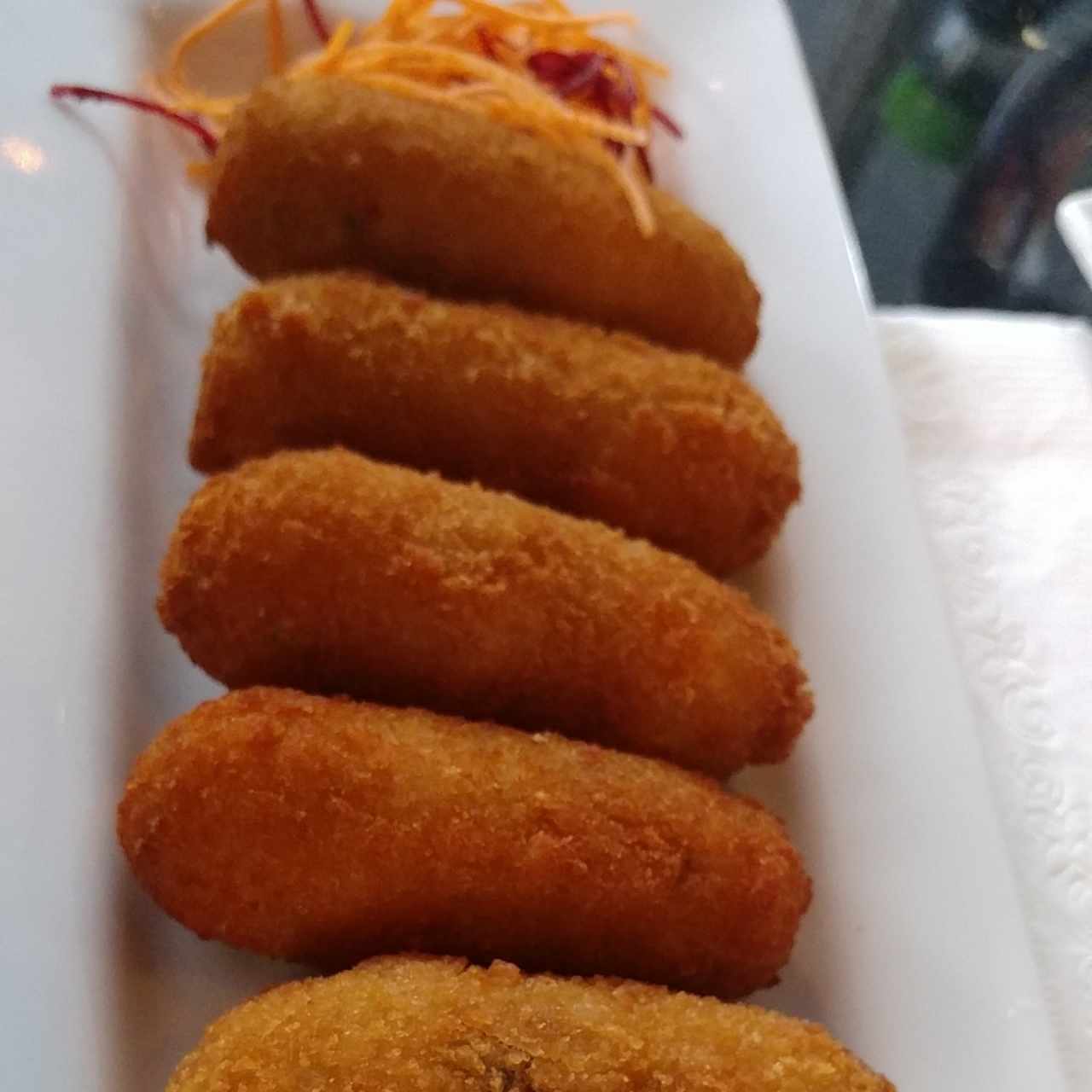 Entradas Calientes - Croqueta de Salmón