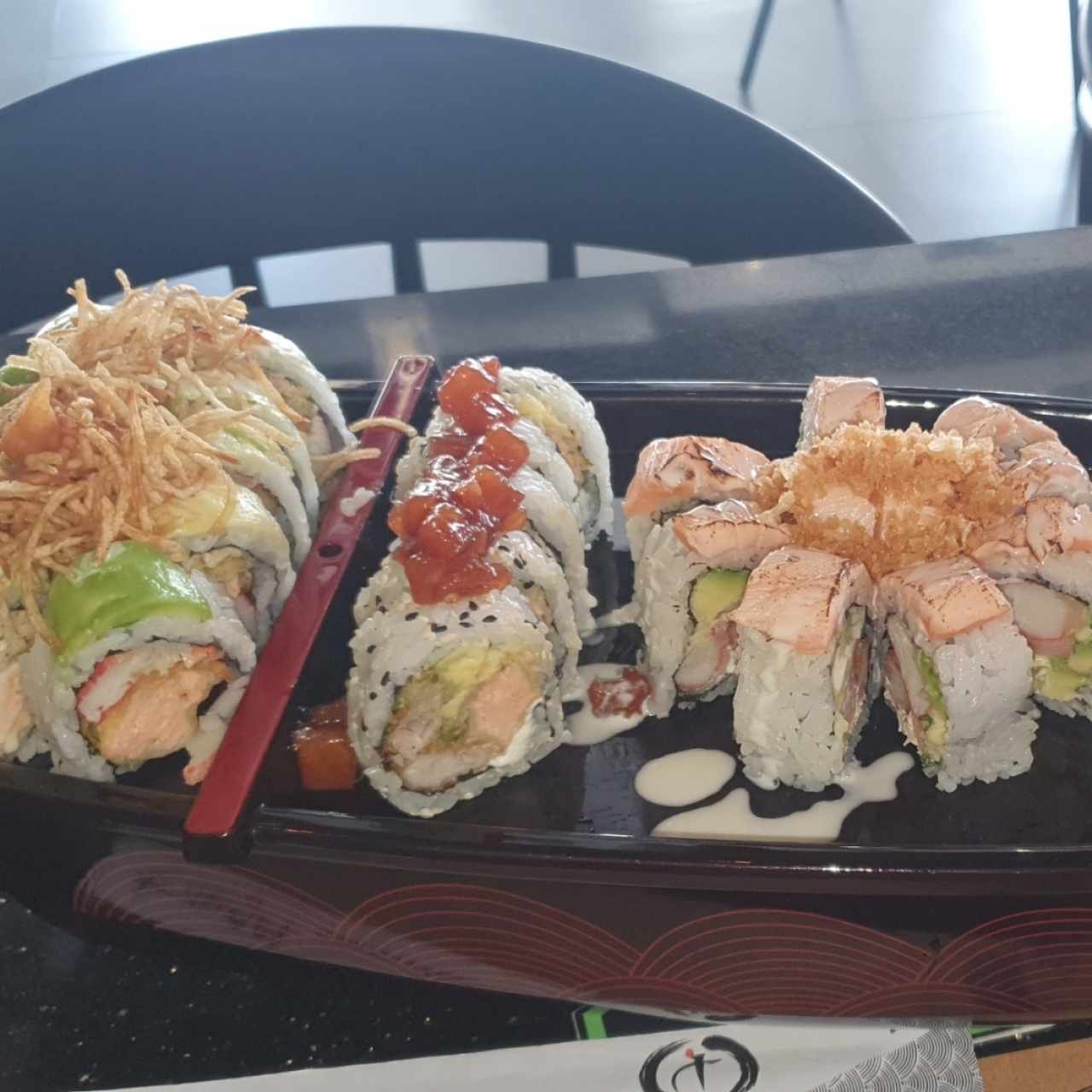 Barco de Tokyo, Kraker y Sakura rolls