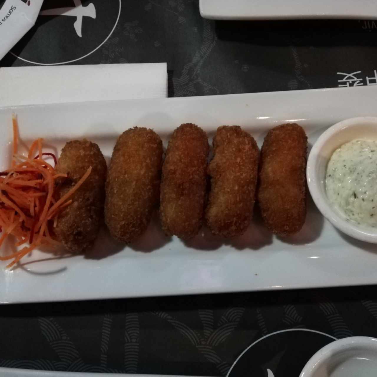 Entradas Calientes - Croqueta de Salmón