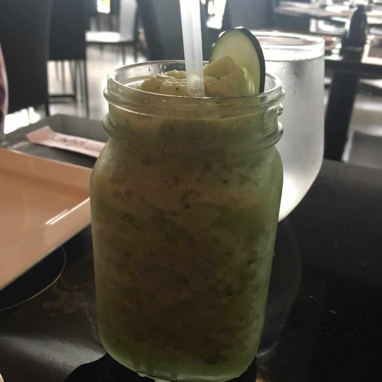 Jugo especial pepino hierba buena y limón