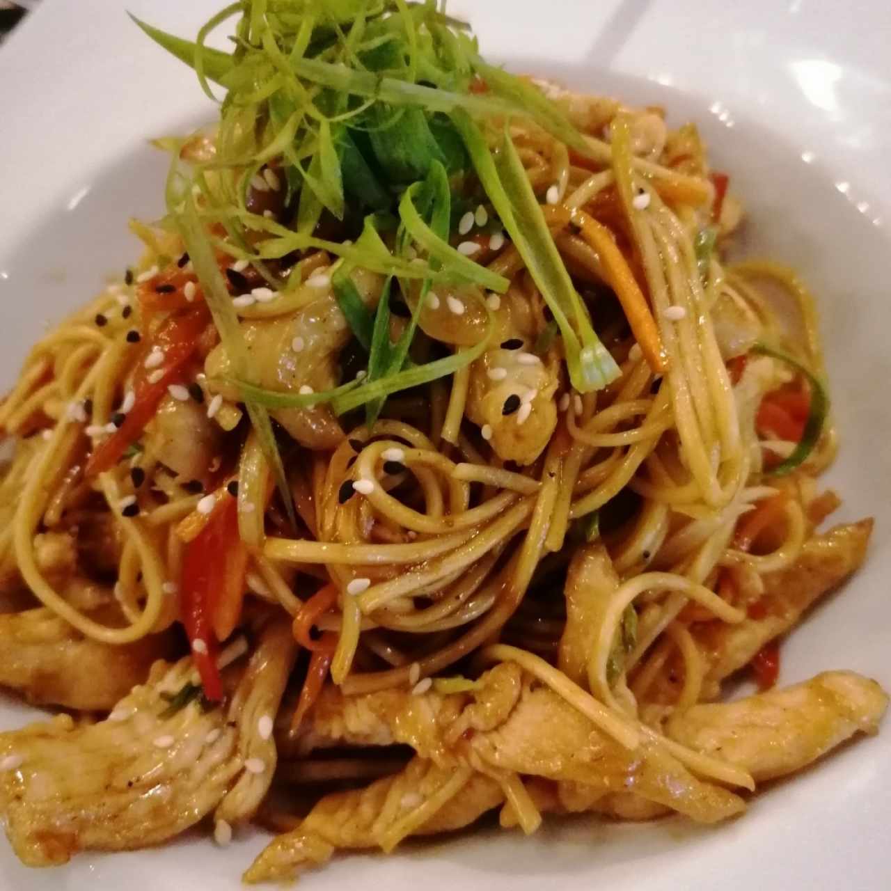 Yakisoba de pollo