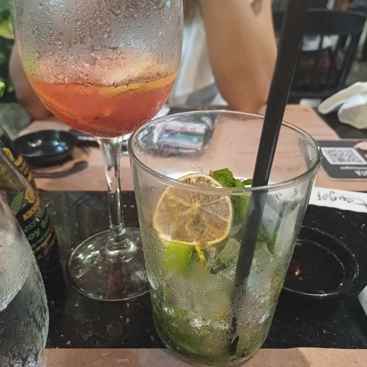 sangría de frutos rojos y mojito de maracuya