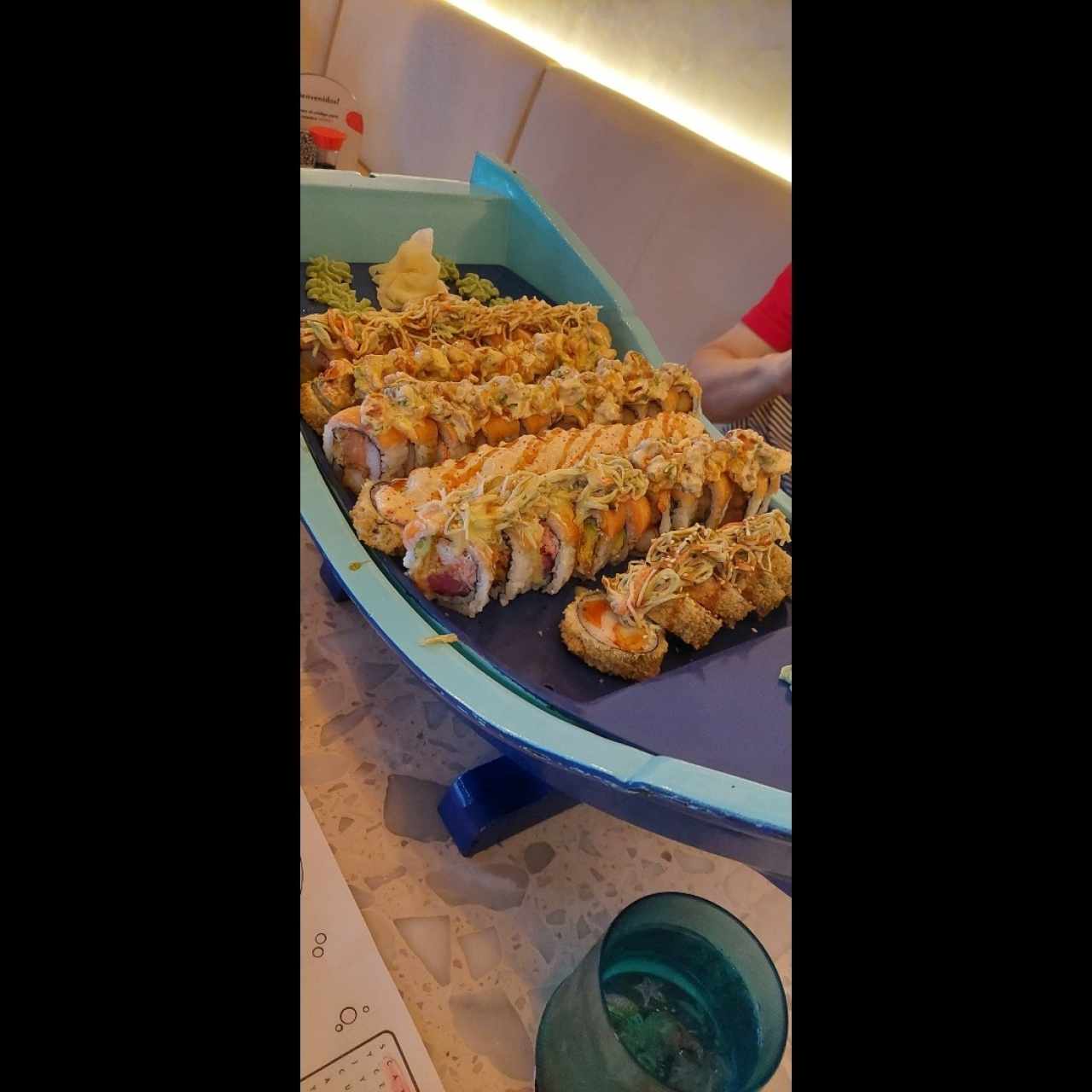 barco con rollo sugoi, lava, kung fu panda, sayonara y tribu 