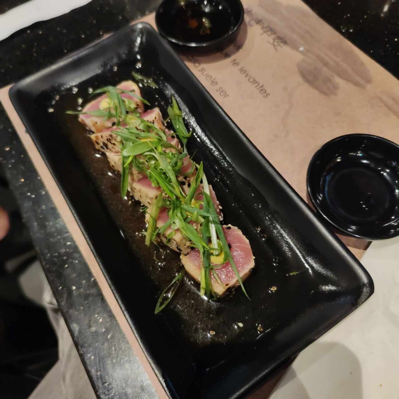 Entradas - Tuna Tataki