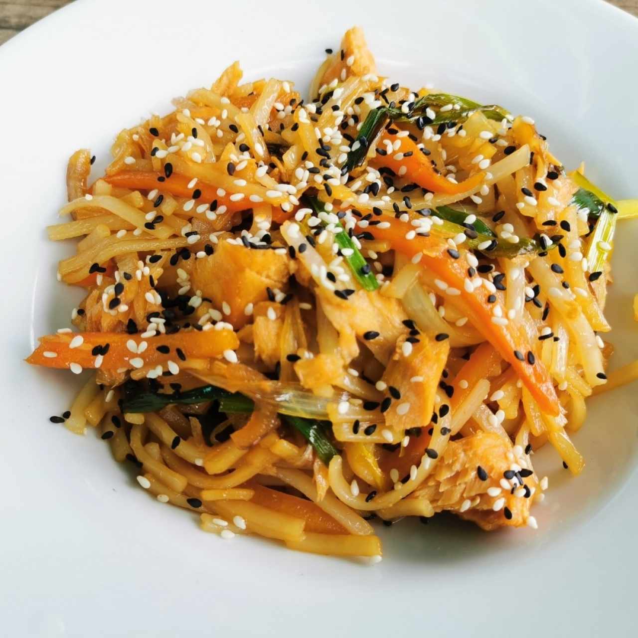 Pad Thai de Salmón