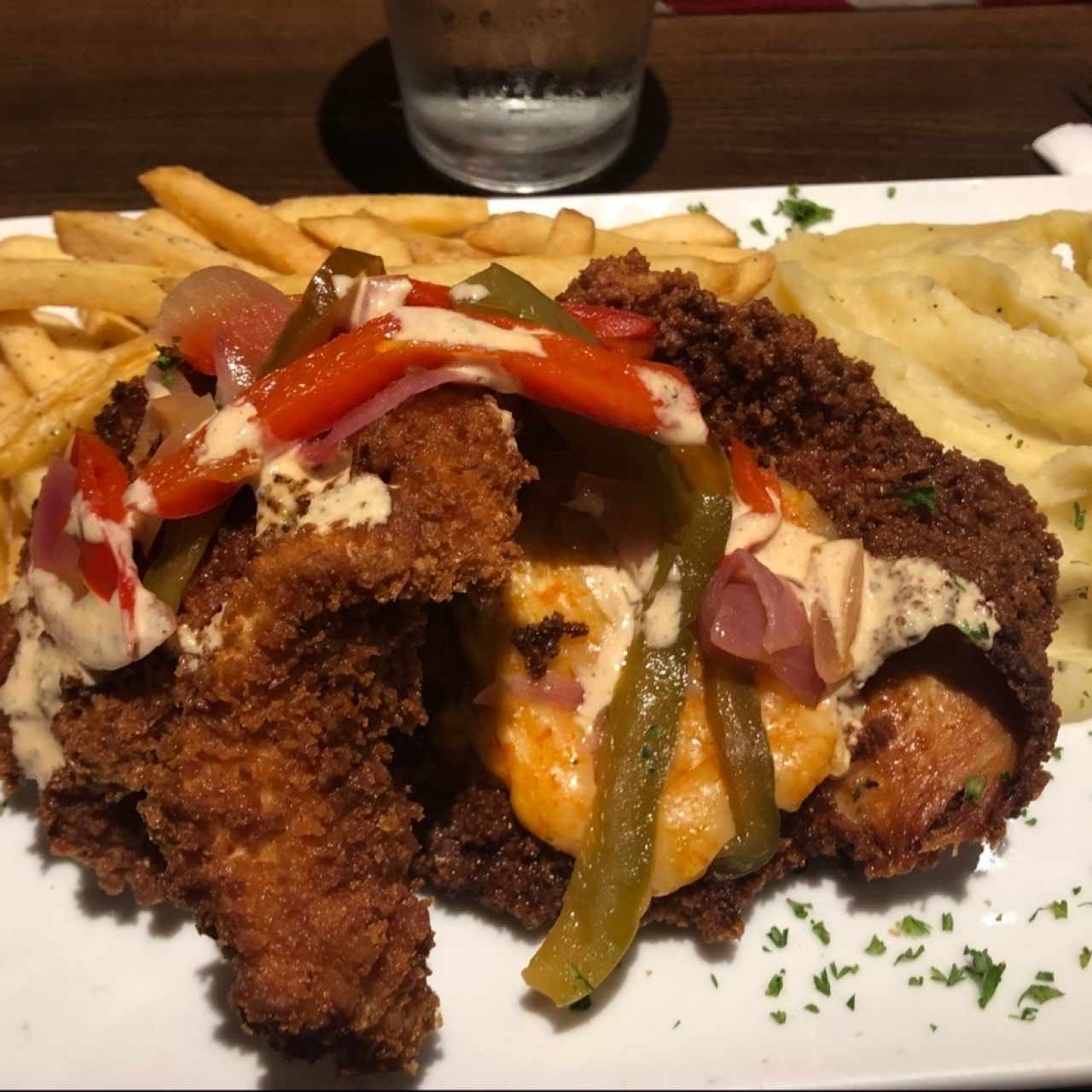 Pollo apanado en Panko con papas y pure