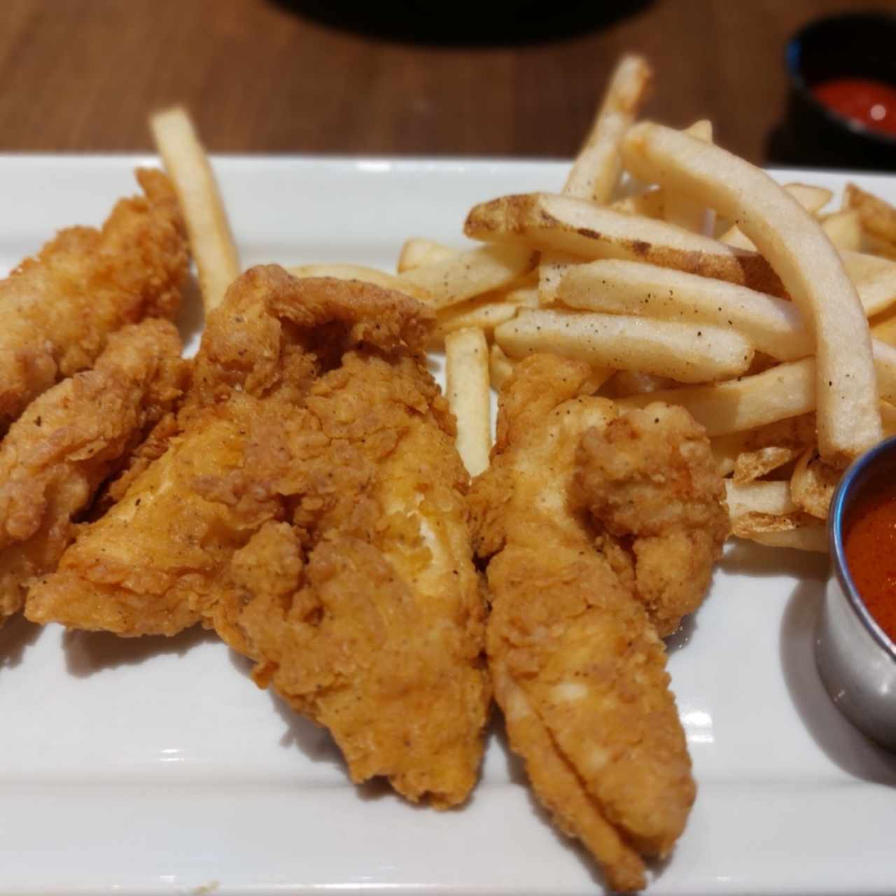 Chicken Fingers con salsa búfalo