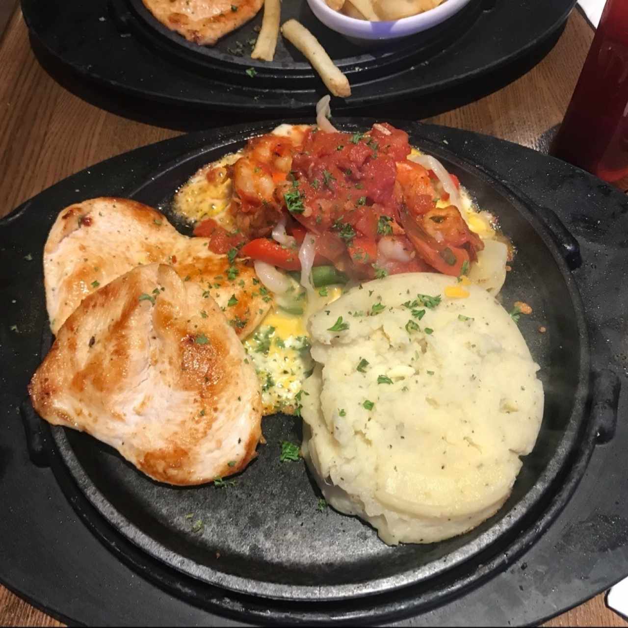 Sizzling Chicken anda Shrimp con Pure. Exquisito 😋