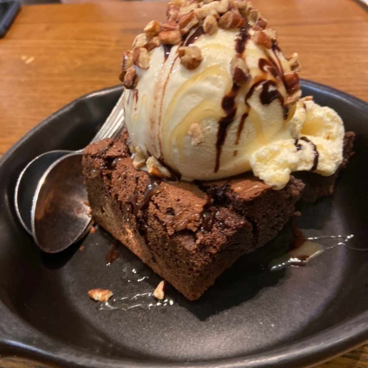 Brownie con helado