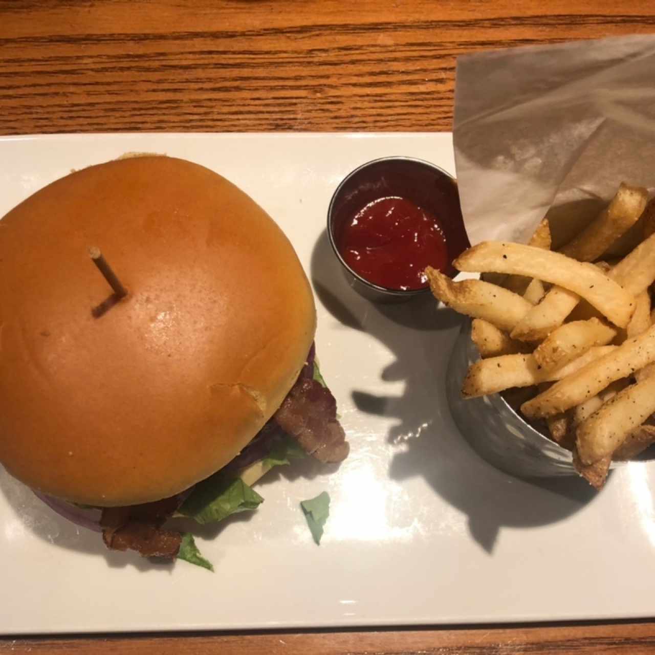 FRIDAYS CLASSIC BURGER