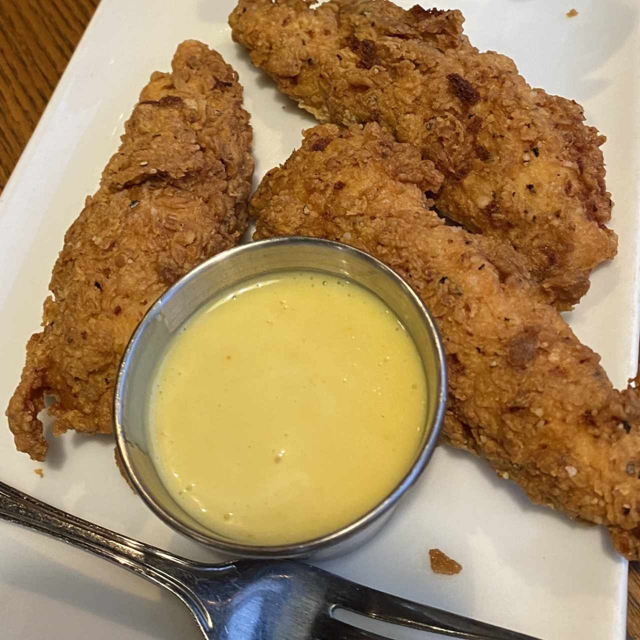 Chicken fingers para niño con honey mustard