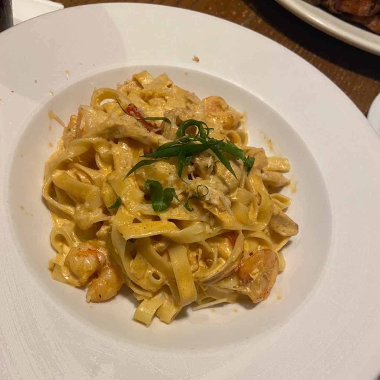 Pasta de camarones con pollo