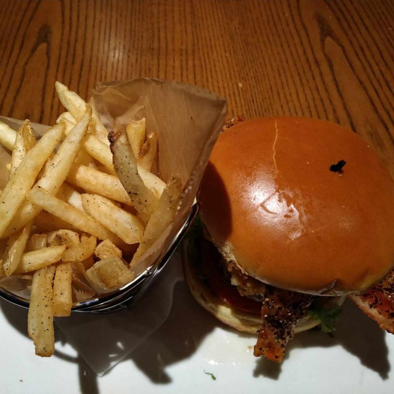 hamburguesa carne y pescado frito