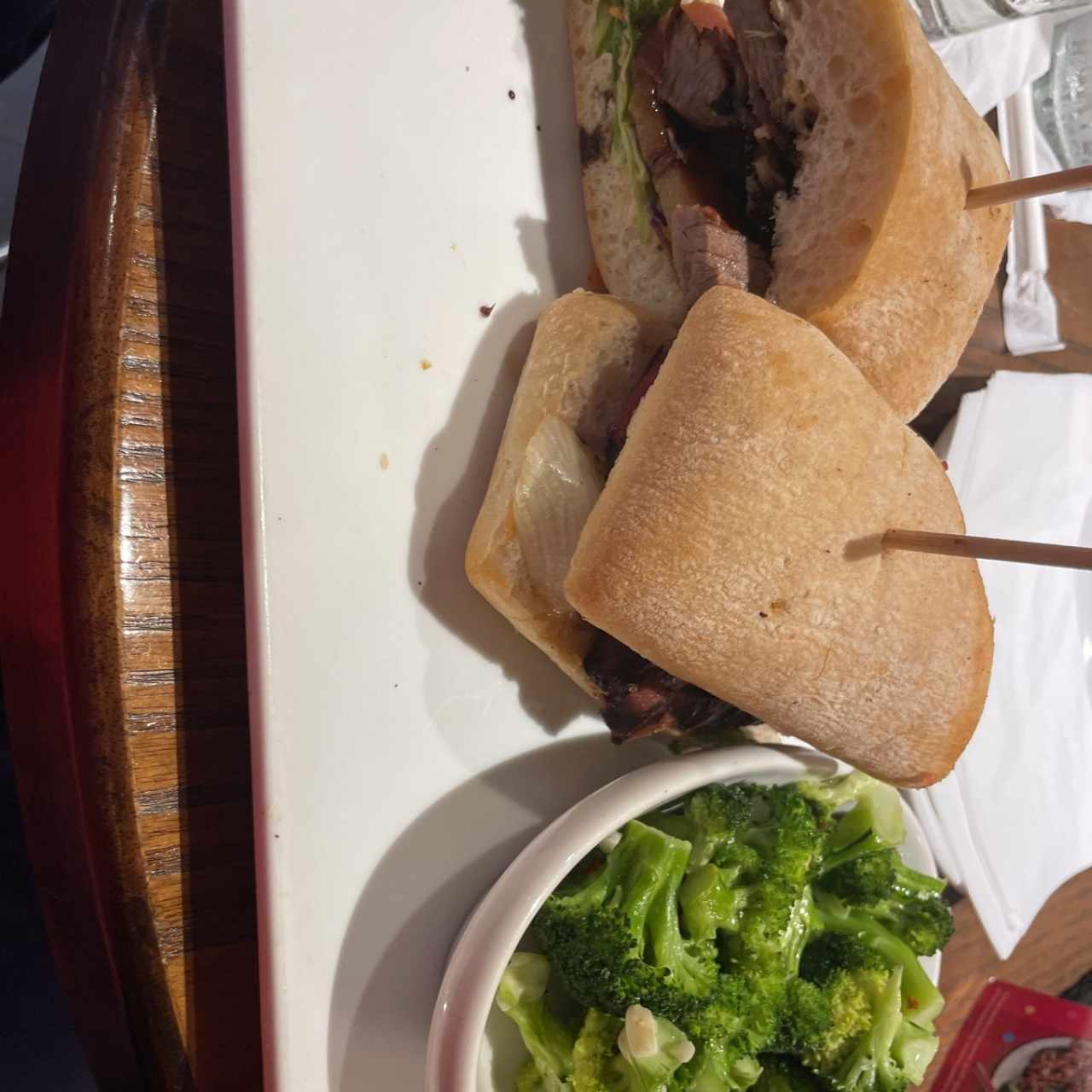 Grilled Steak Sandwich con brócoli 