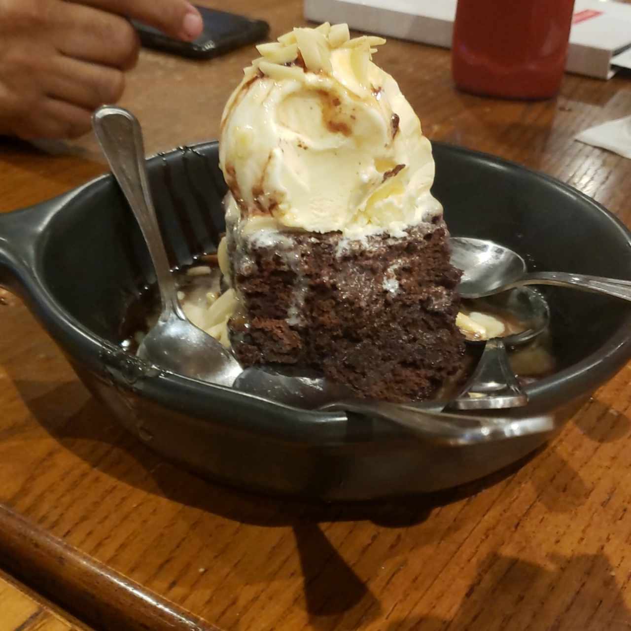 brownie con helado