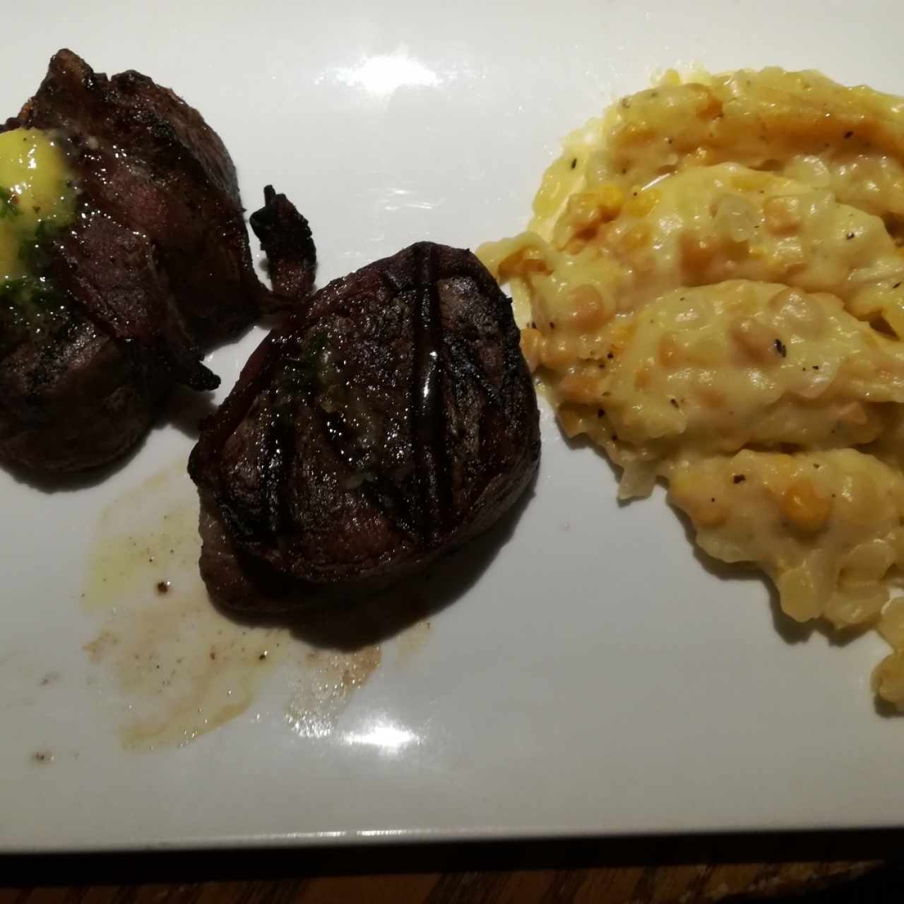 Filet Mignon con puré y maiz