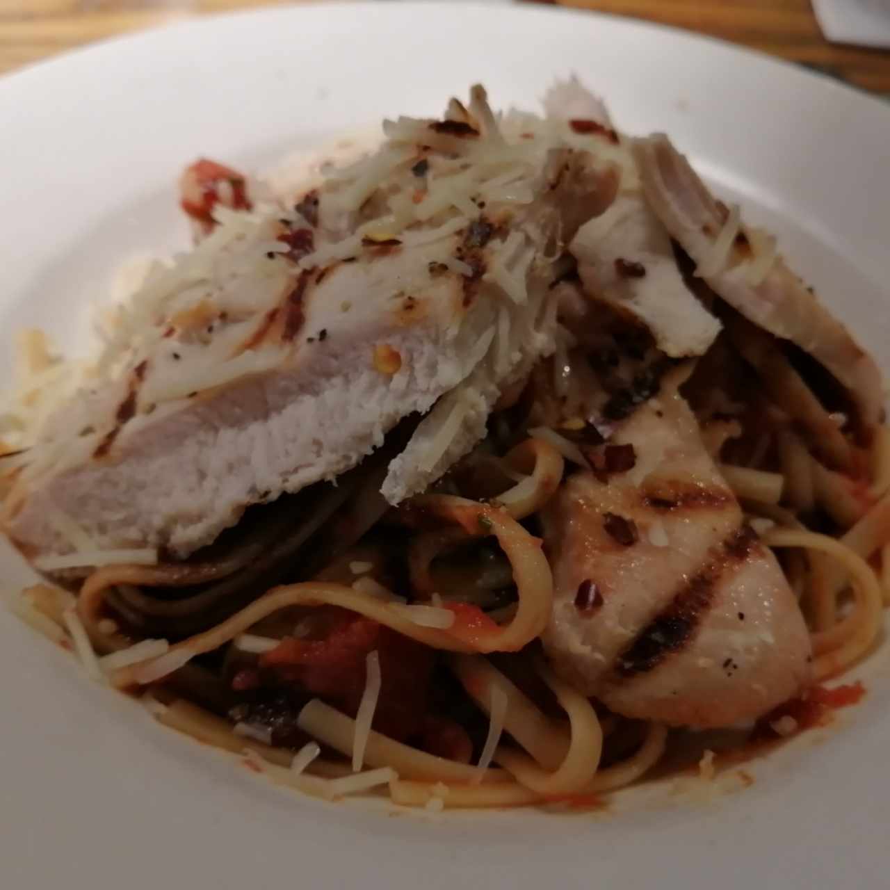 Menú ejecutivo de pasta y pollo