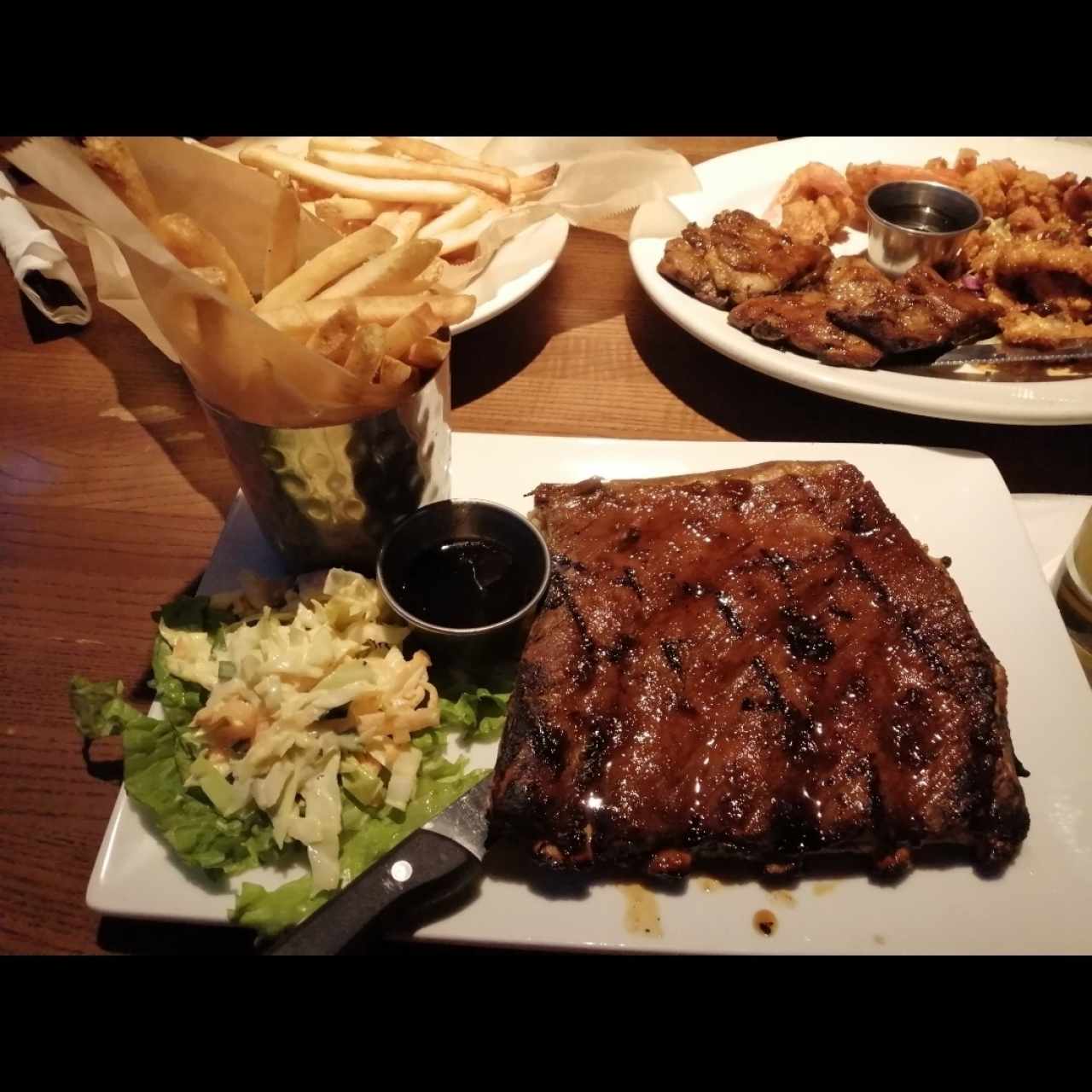 Cosillas de cerdo con papas fritas