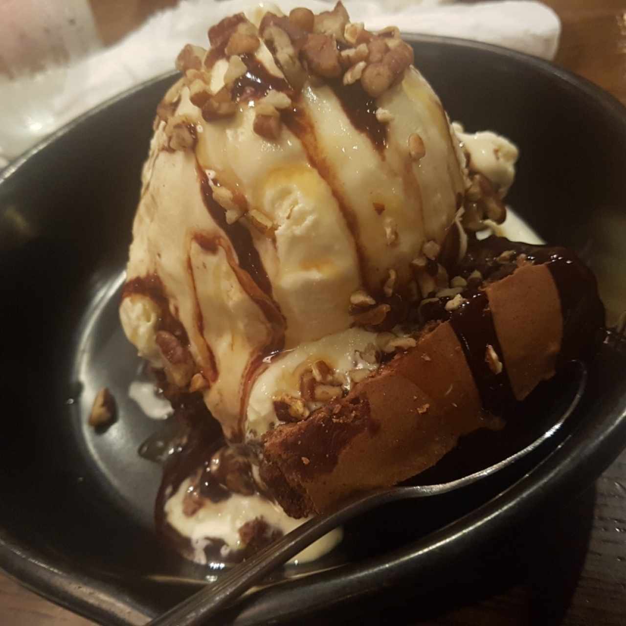 Brownie con helado