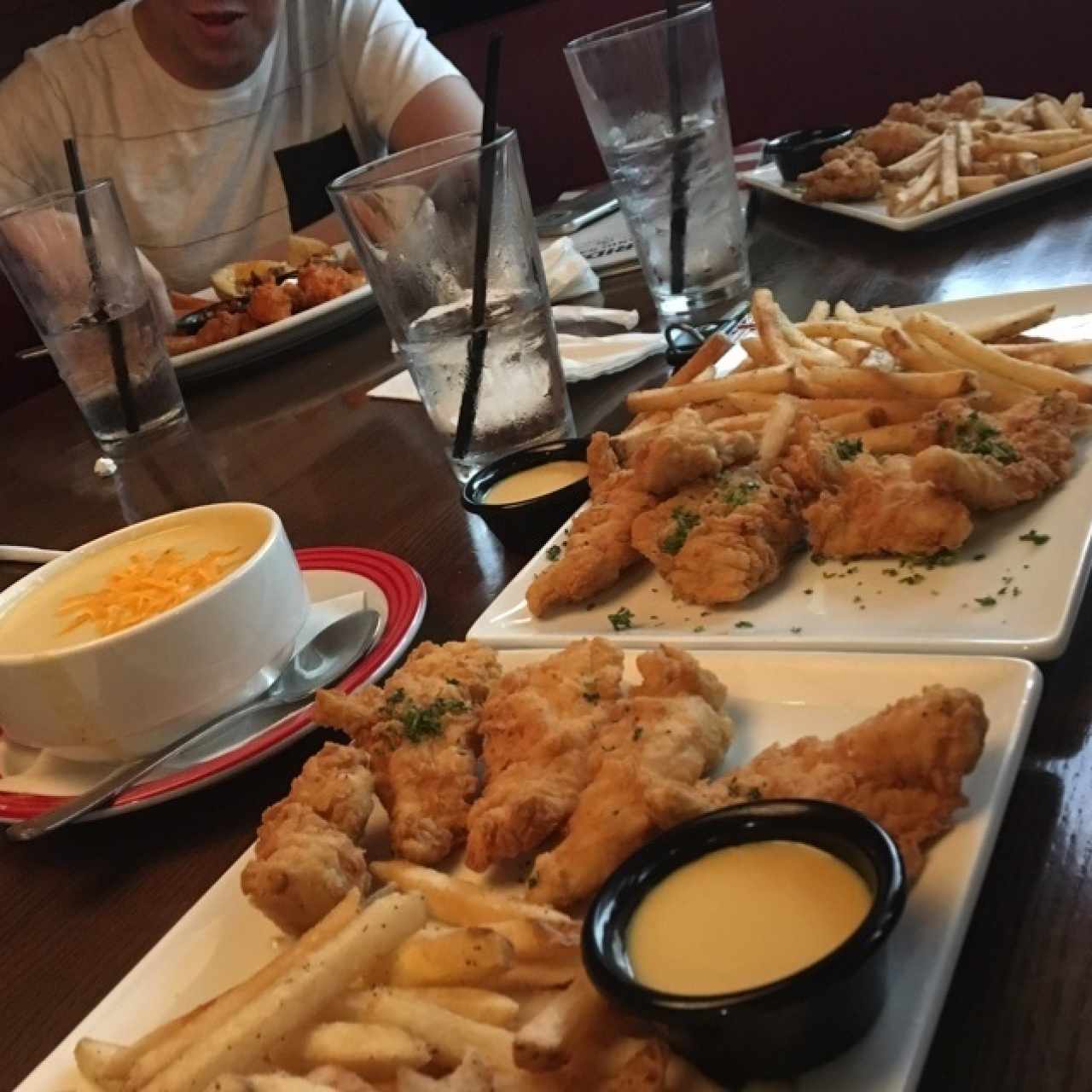 Chicken Fingers + Crema de Brocoli