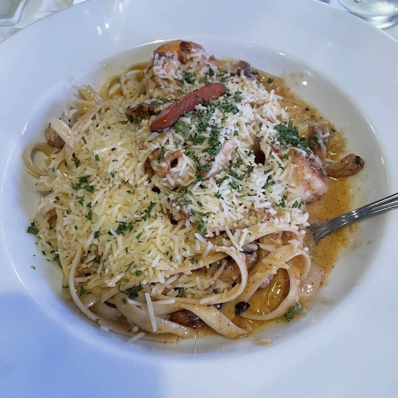 Pasta de camarones y pollo cajun 