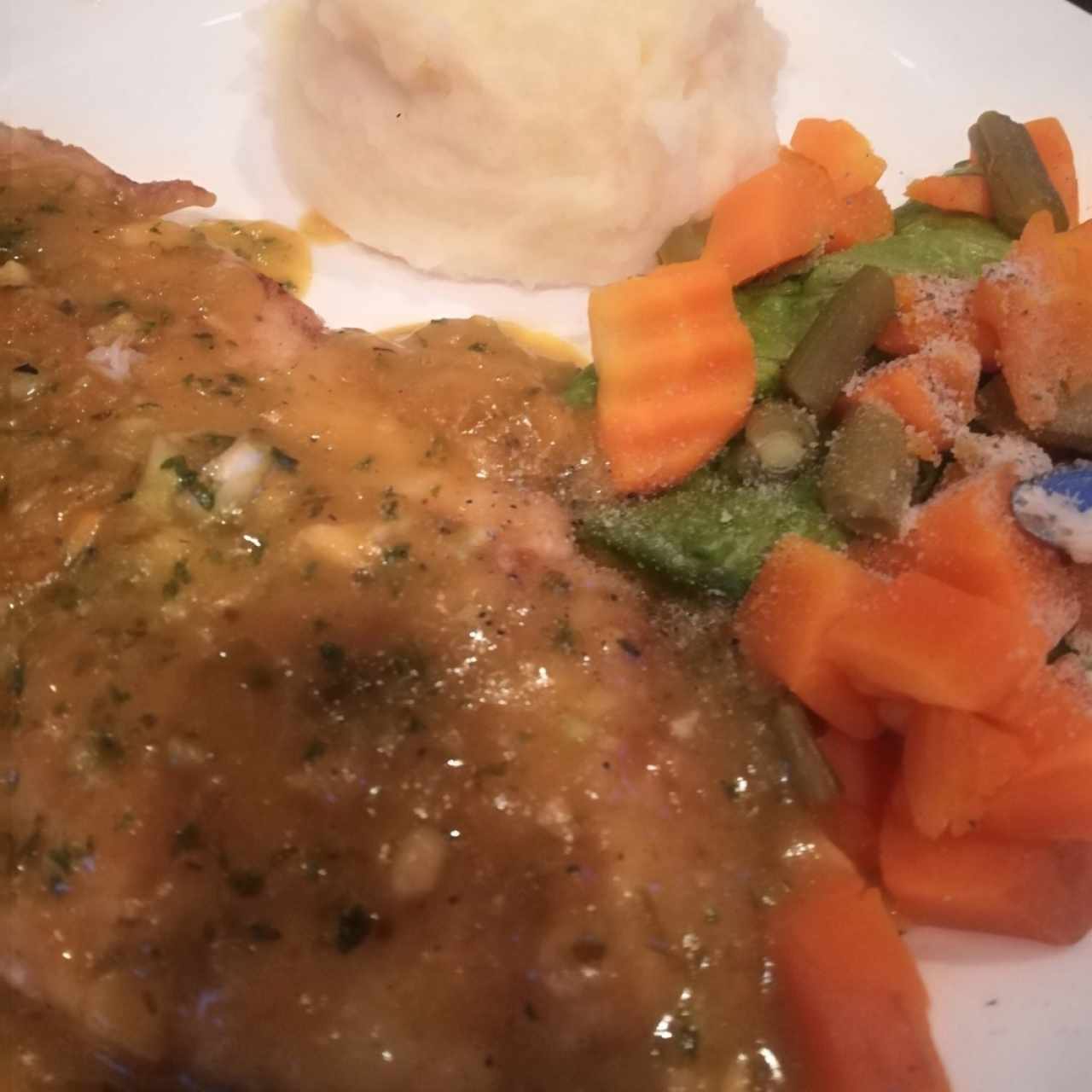 filete de corvina al ajillo