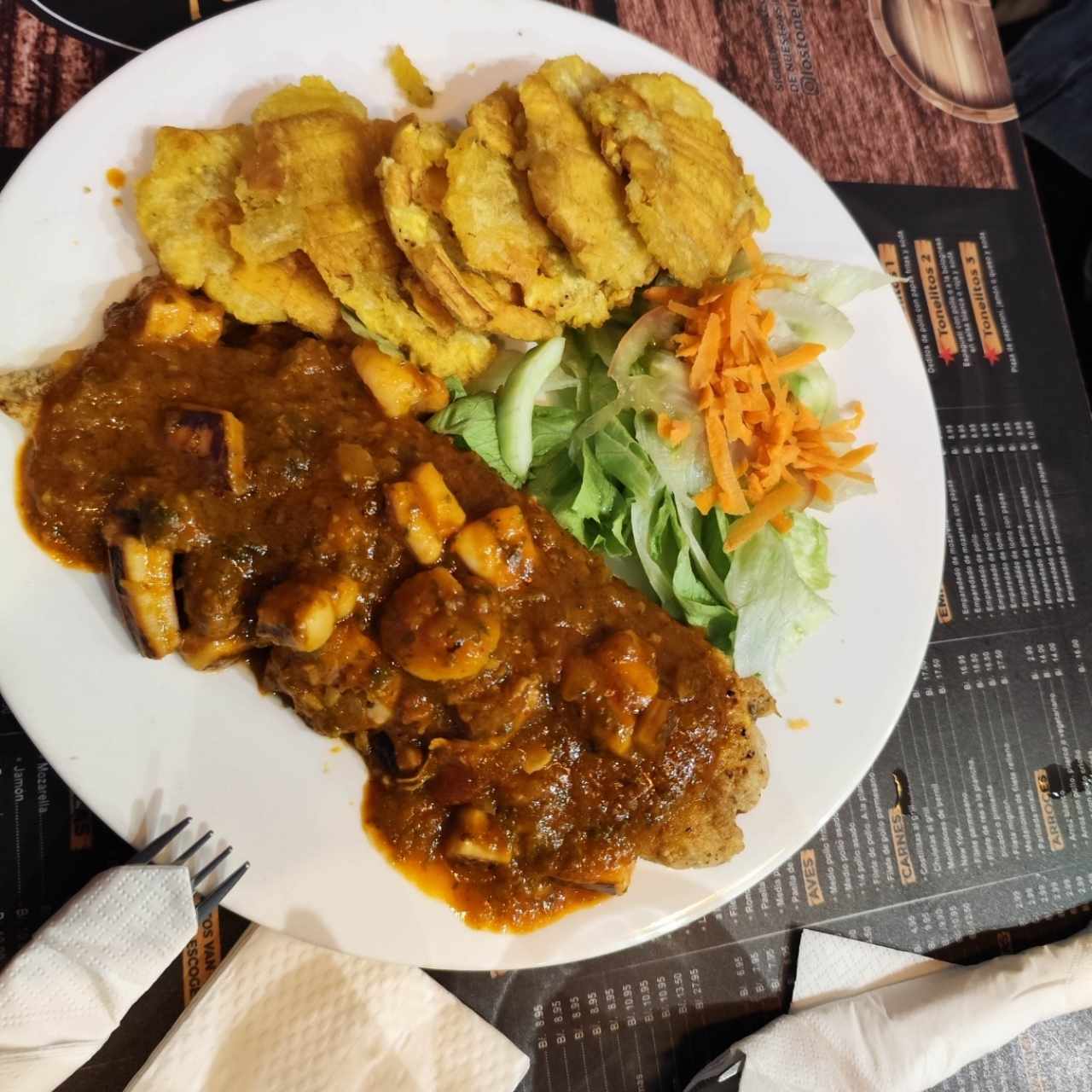 Filete de Corvina en Salsa de Mariscos