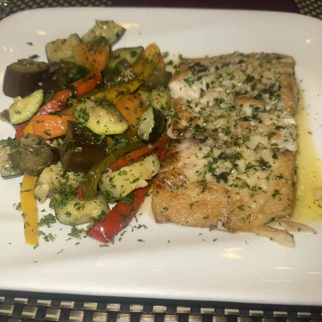 filete de corvina al Ajillo con pure