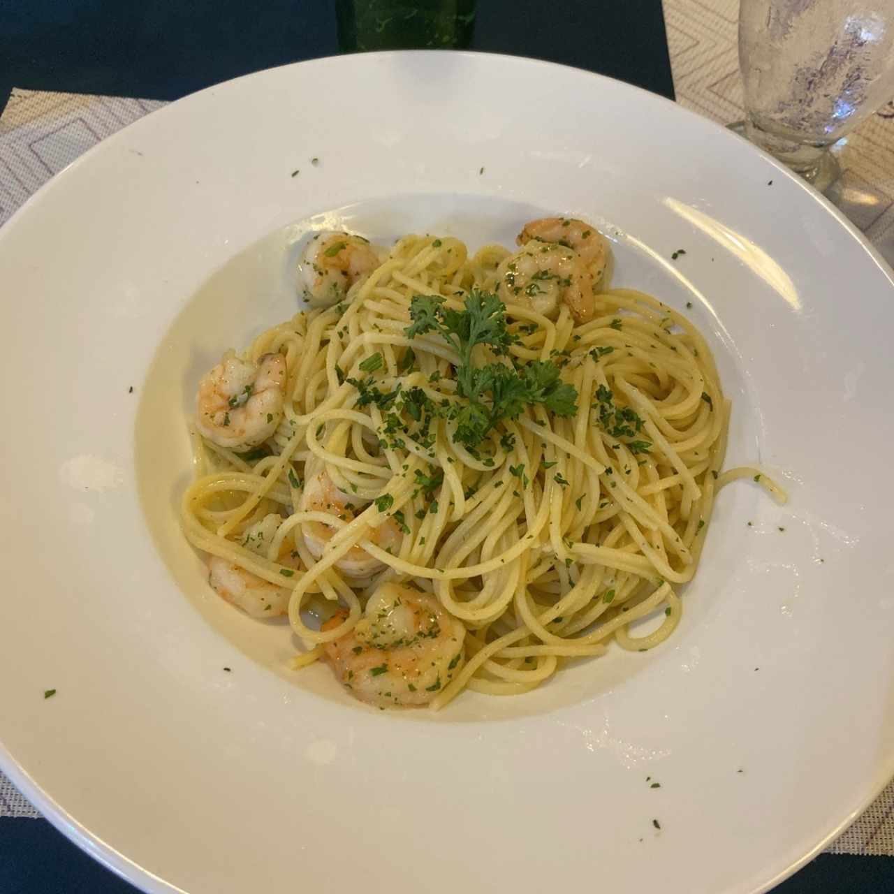 Spaghetti con Camarones en salsa blanca