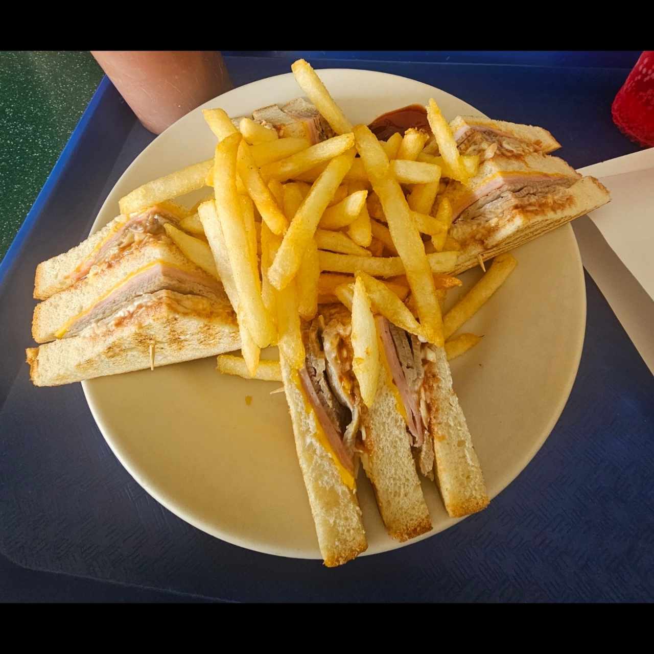 Combo - club sándwich + acompañamiento + bebida