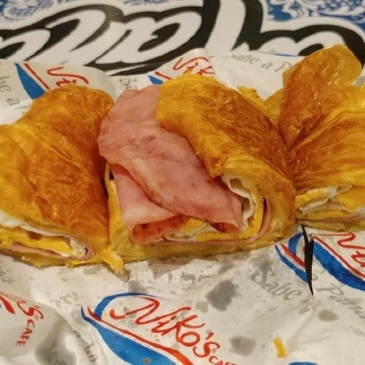 Croissant con Jamón/Huevo/Queso